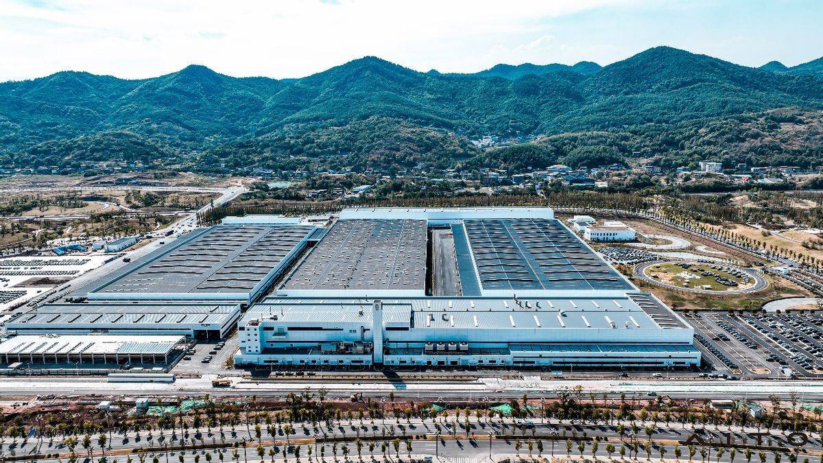 AITO問界M7全國交付季啟動(dòng)，首批用戶喜迎智慧出行新伙伴